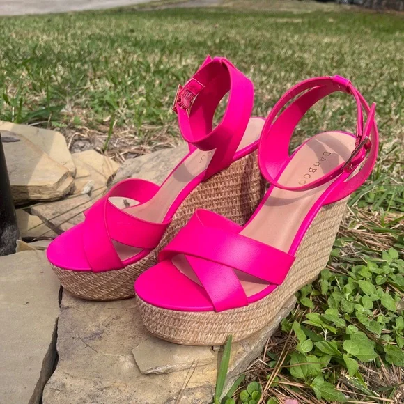 The Kendal Faux Leather Wedge in Hot Pink🩷